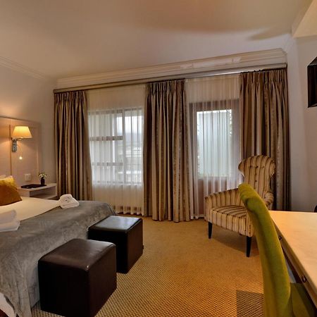 Val Du Charron Wine & Leisure Estate Hotel Wellington Exterior photo