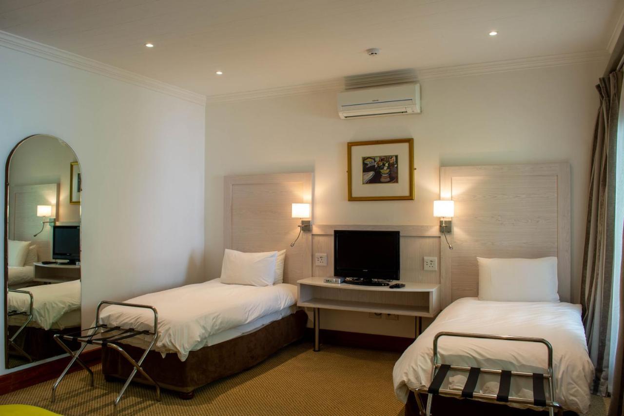 Val Du Charron Wine & Leisure Estate Hotel Wellington Exterior photo