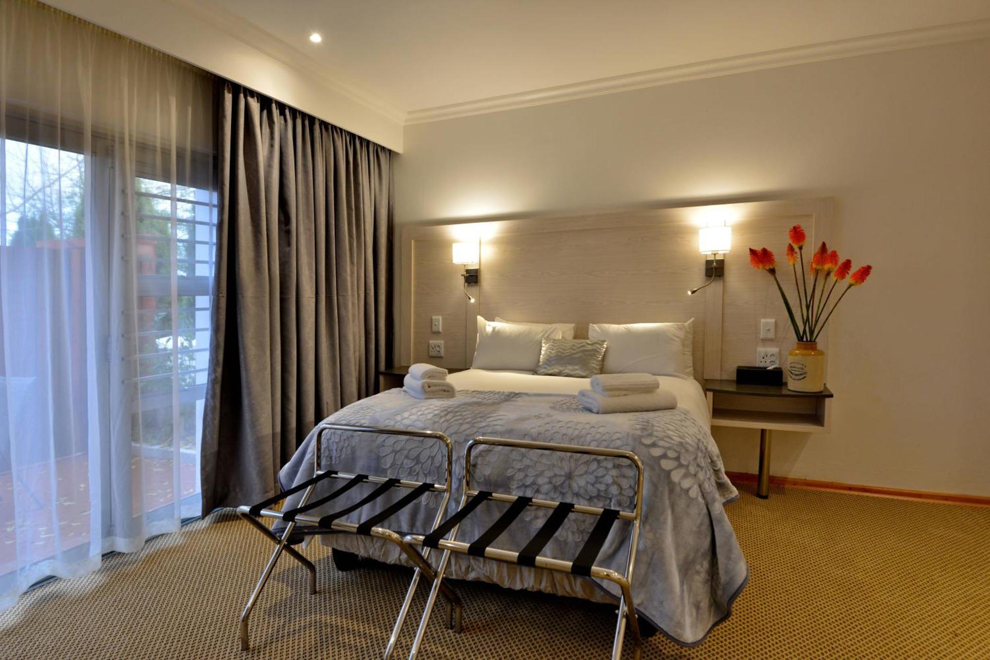 Val Du Charron Wine & Leisure Estate Hotel Wellington Exterior photo