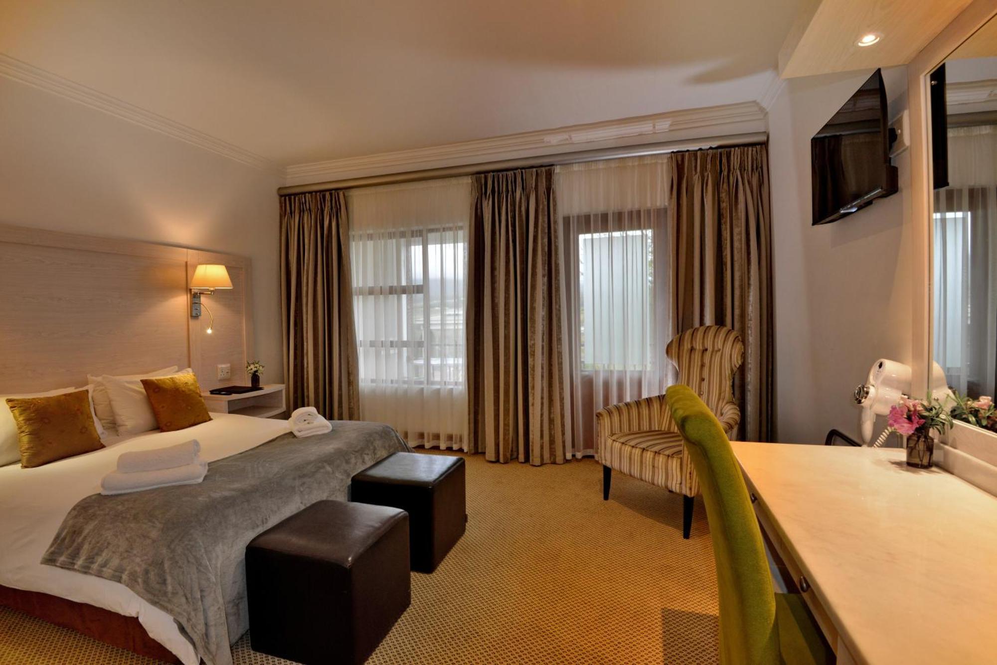 Val Du Charron Wine & Leisure Estate Hotel Wellington Exterior photo