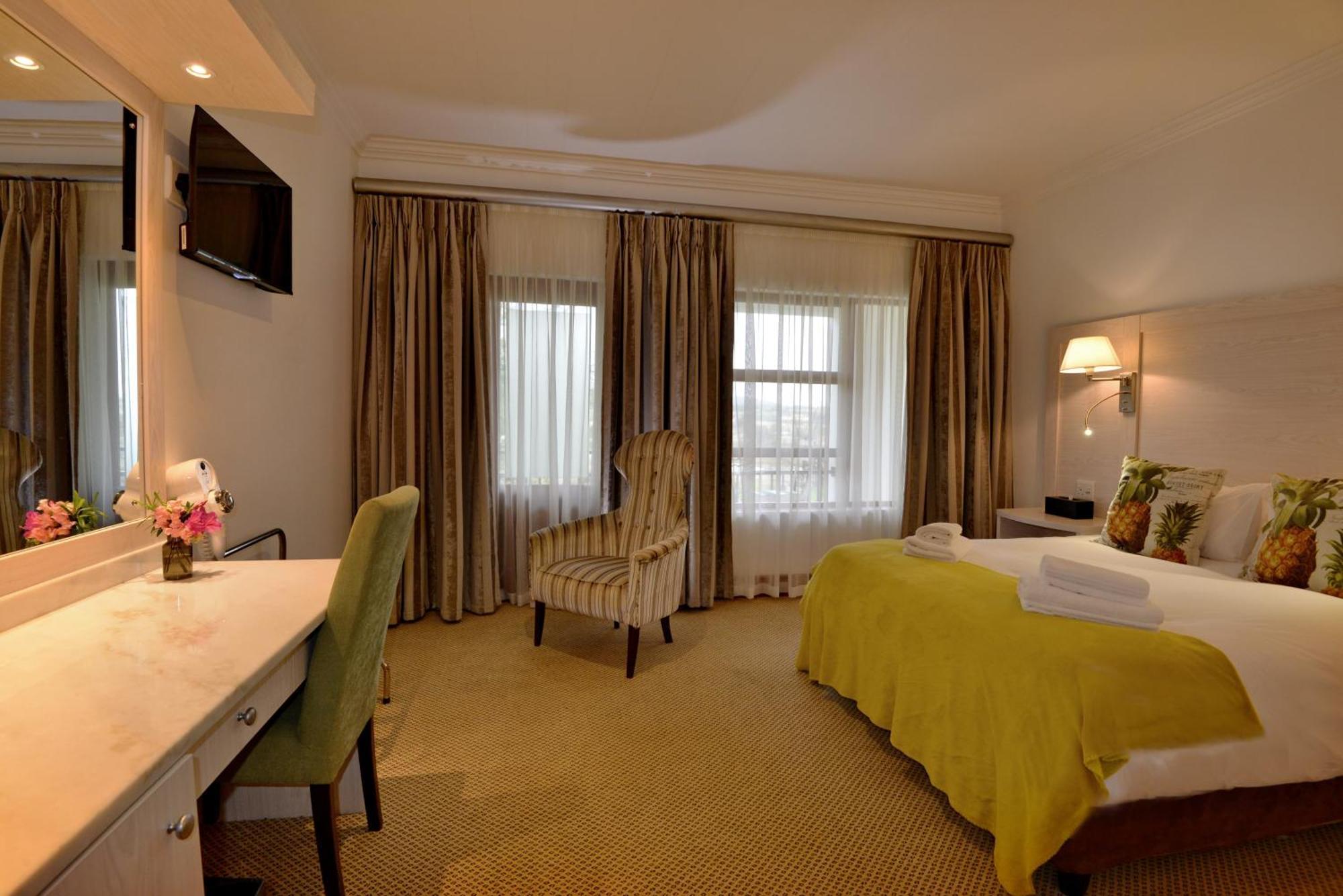 Val Du Charron Wine & Leisure Estate Hotel Wellington Exterior photo