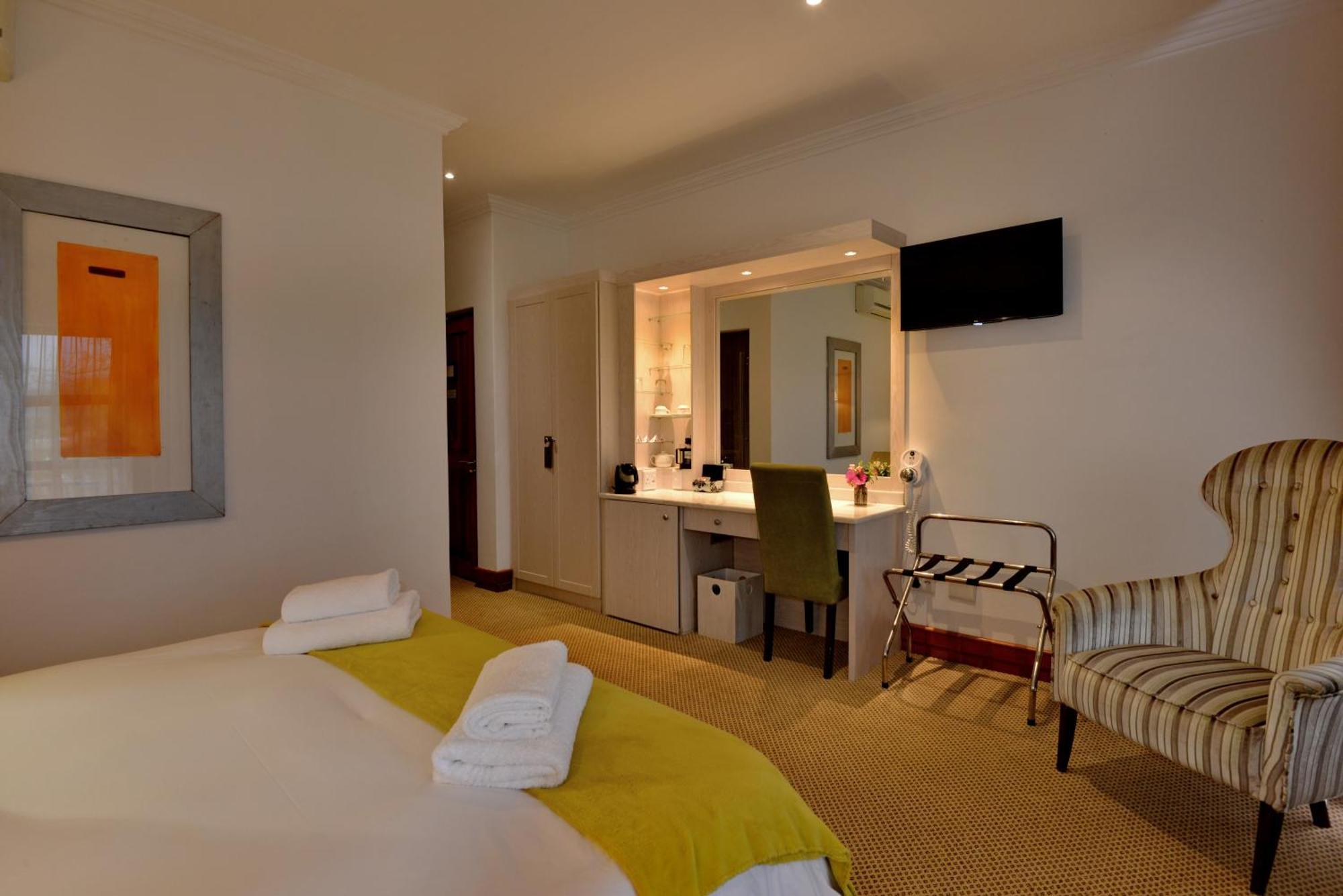 Val Du Charron Wine & Leisure Estate Hotel Wellington Exterior photo